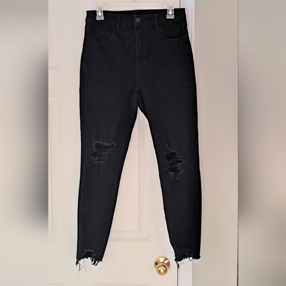 American Eagle Black Denim Distressed High Rise Skinny Jeans. Size 8.